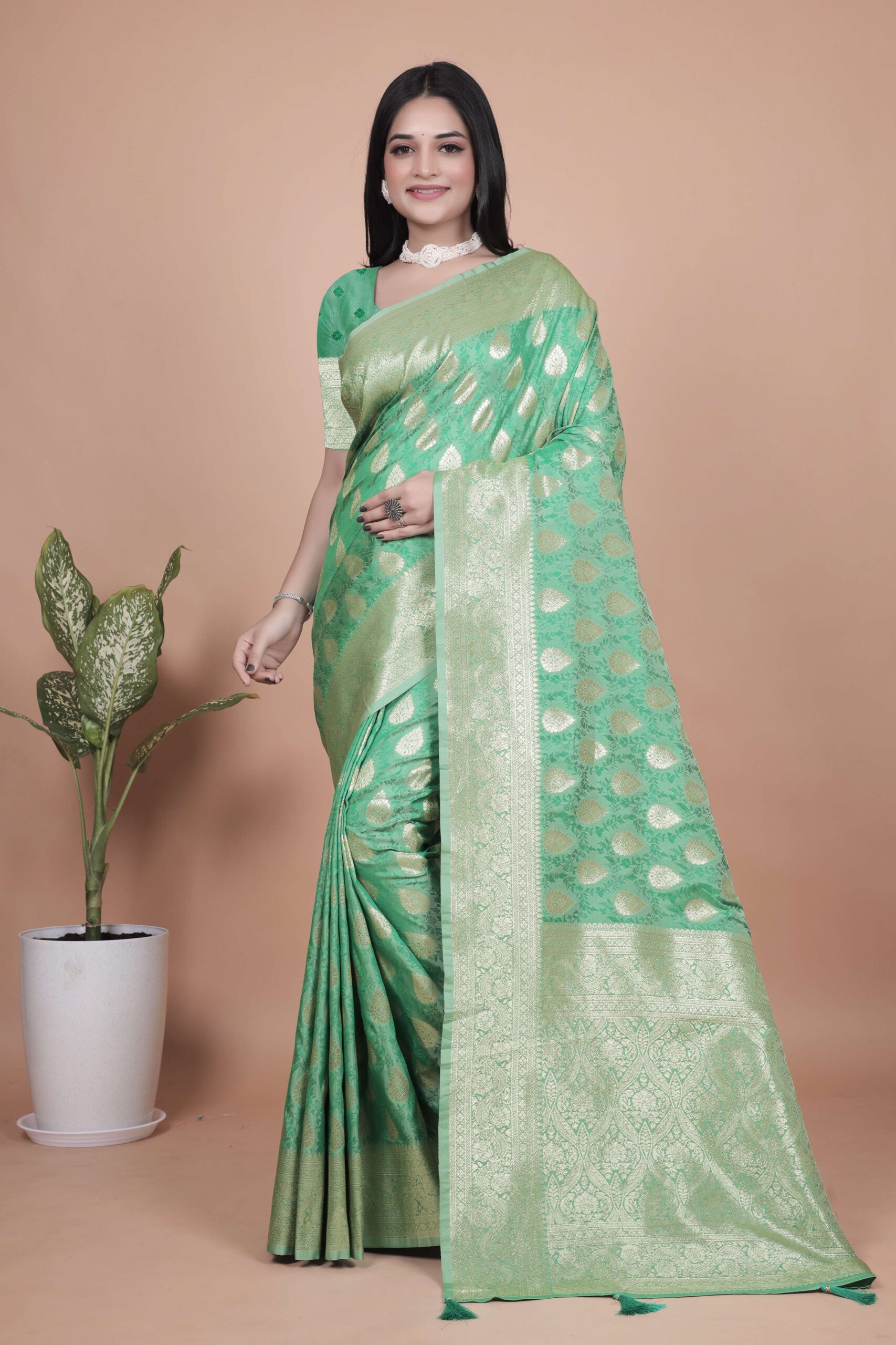 Emerald Green Banarasi Silk Saree with Golden Zari Butti | Ornate Pallu & Border | Wedding, Festive & Traditional Wear